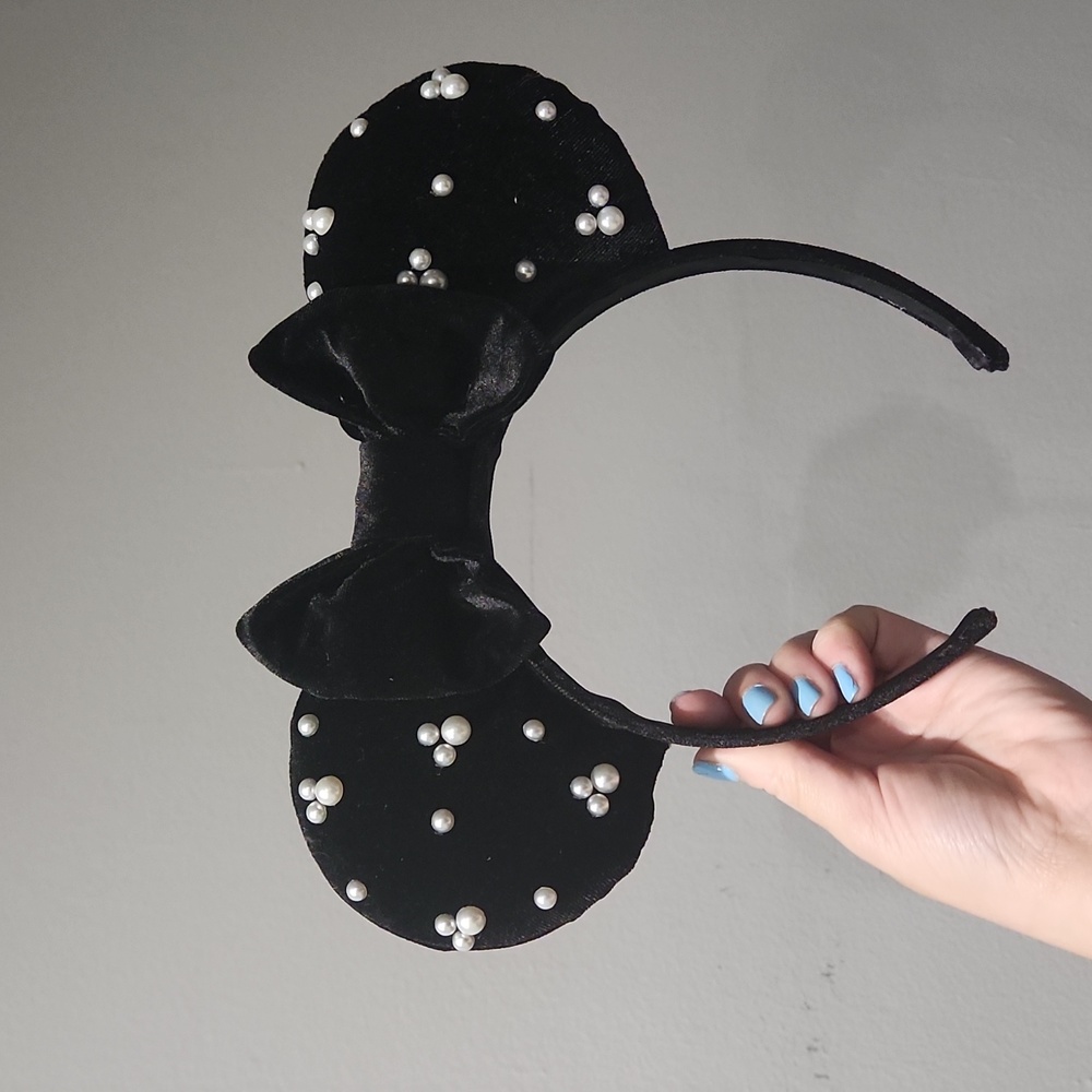 DISNEY HANDMADE BLACK VELET PEARL EARS - Picture 1 of 1